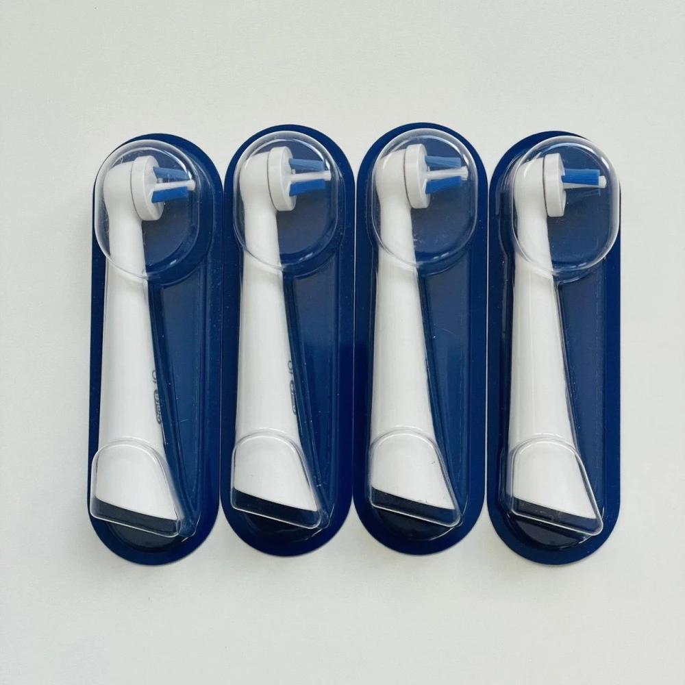Насадка для електричної зубної щітки Braun Oral-B iO Specialised Clean White 4
