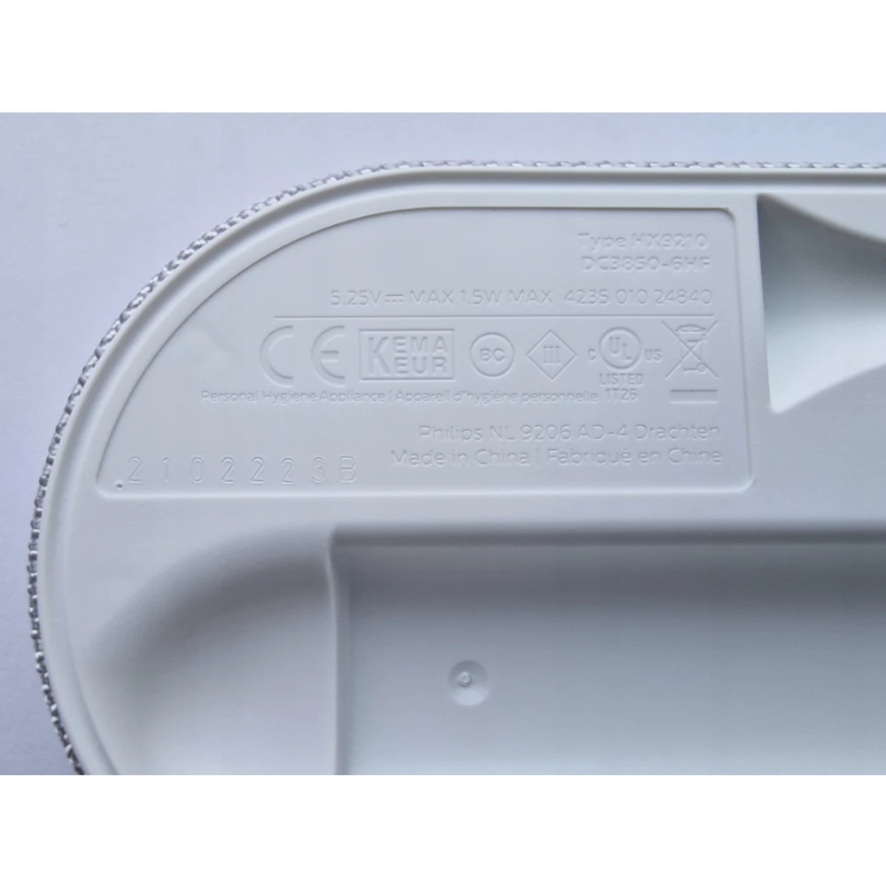 Смарт-футляр із зарядкою для зубної щітки Philips Diamond Clean HX9210 рожевий